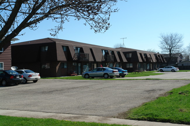 August Management presents Willow Run in Sheboygan, WI - Foto de edificio - Building Photo