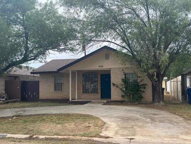 1616 Jacaranda Ct in Laredo, TX - Building Photo - Building Photo