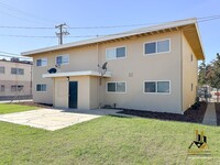 7143 Bacchini Ave in Sacramento, CA - Foto de edificio - Building Photo