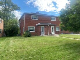 1879 Kentwell Rd in Upper Arlington, OH - Building Photo