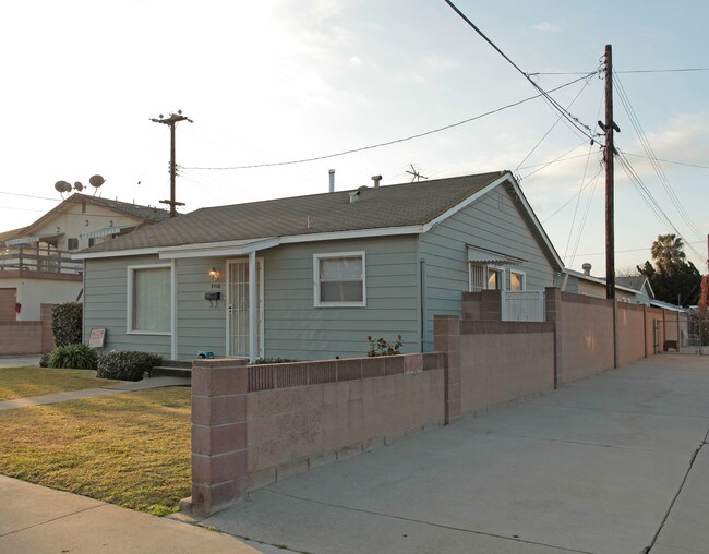 9506-9510 1/2 Park St in Bellflower, CA - Foto de edificio - Building Photo