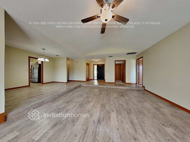 8228 Lost Lake Dr in Orlando, FL - Foto de edificio - Building Photo