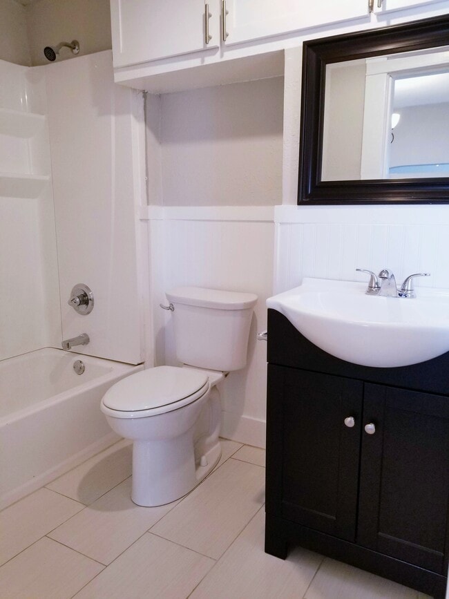 1052 12th St NE in Cedar Rapids, IA - Building Photo - Building Photo