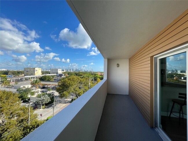 2740 SW 28th Terrace in Miami, FL - Building Photo - Building Photo