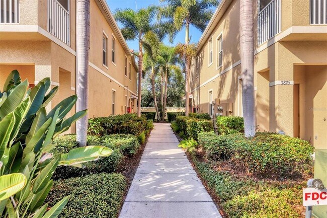 3821 Parkridge Cir in Sarasota, FL - Building Photo - Building Photo