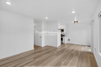 7028 N Burlington Ave in Portland, OR - Building Photo - Building Photo