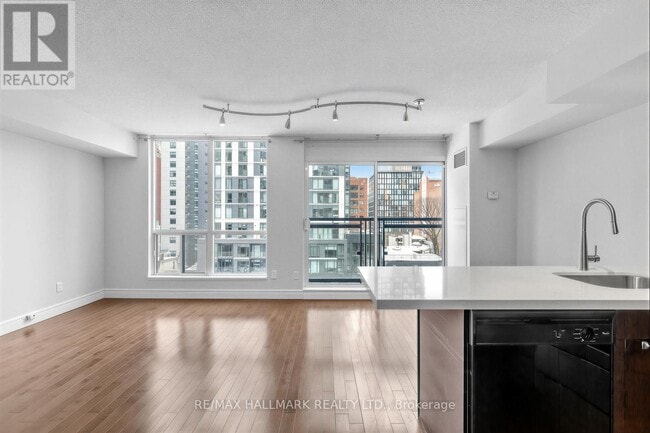 75 Dalhousie St in Toronto, ON - Building Photo - Building Photo