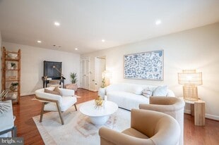 4113 S Four Mile Run Dr in Arlington, VA - Building Photo