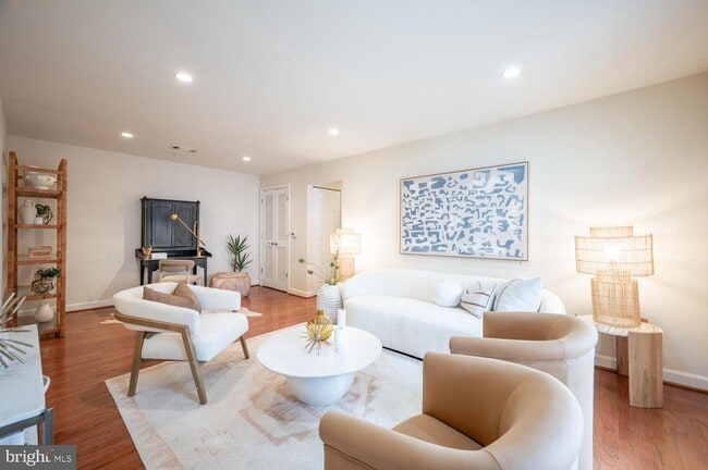 property at 4113 S Four Mile Run Dr