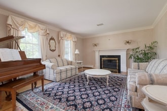 4 Elliston Rd in Weston, MA - Foto de edificio - Building Photo