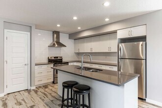 11512-11587 87 St NW in Edmonton, AB - Building Photo - Building Photo
