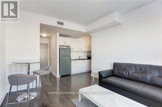 683 Danforth Ave in Toronto, ON - Building Photo - Building Photo