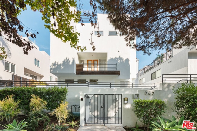 843 17th St in Santa Monica, CA - Building Photo - Building Photo