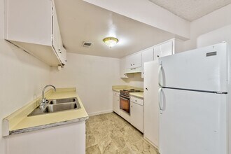 3821 Daisy St in Las Vegas, NV - Foto de edificio - Building Photo