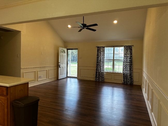 298 Nally St in Lorena, TX - Building Photo - Building Photo