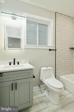 411 W Hewson St in Philadelphia, PA - Building Photo - Building Photo