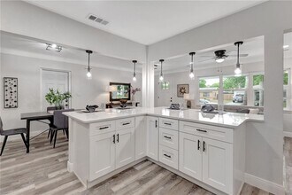 6660 17th Ln N in St. Petersburg, FL - Building Photo - Building Photo