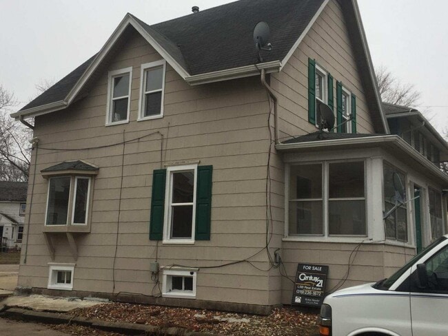 1113 Wellington St in Waterloo, IA - Building Photo - Building Photo