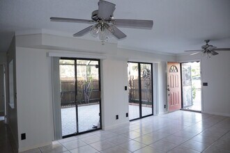 6190 Seven Springs Blvd in Greenacres, FL - Building Photo - Building Photo