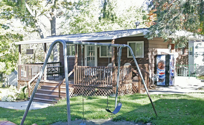 Coachman's Terrace in Lake Geneva, WI - Building Photo - Building Photo