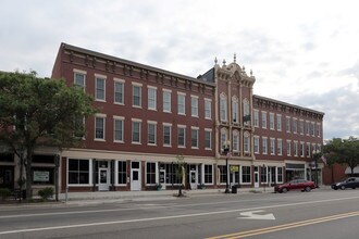 105-113 E Main St in Ravenna, OH - Building Photo - Building Photo