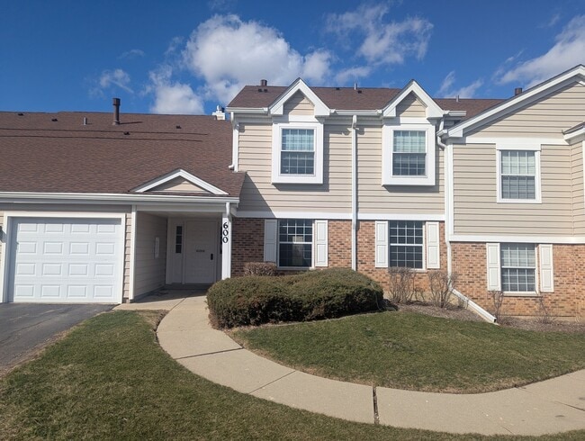 600 Eastview Ct in Schaumburg, IL - Building Photo - Building Photo