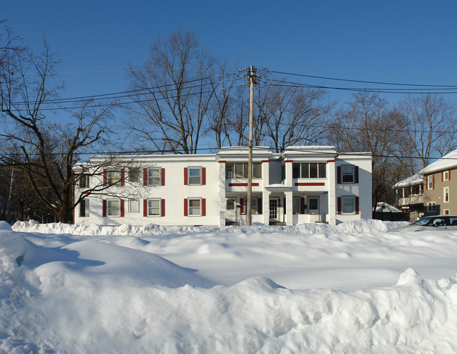 103 E High St in Ballston Spa, NY - Building Photo - Building Photo