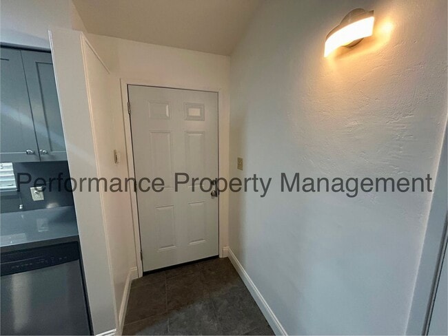 417 Poplar Ave in Bakersfield, CA - Building Photo - Building Photo