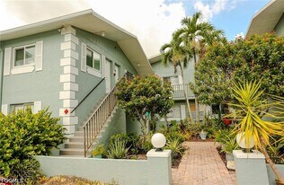 8061 Country Rd in Ft. Myers, FL - Building Photo