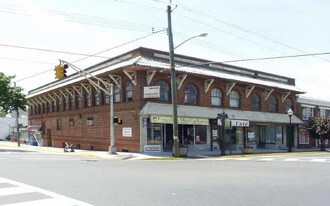 2 W Main St in Maple Shade, NJ - Building Photo