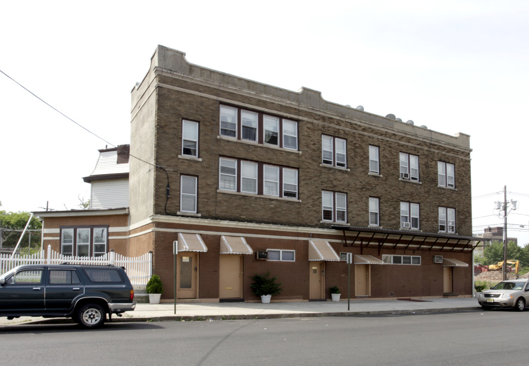 1158 Chestnut St in Elizabeth, NJ - Building Photo