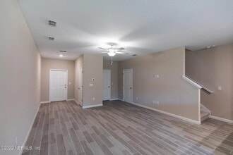 2643 Sandy Dune Dr in Jacksonville, FL - Foto de edificio - Building Photo