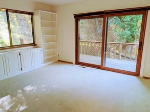 85 Woodside Dr in San Anselmo, CA - Foto de edificio - Building Photo