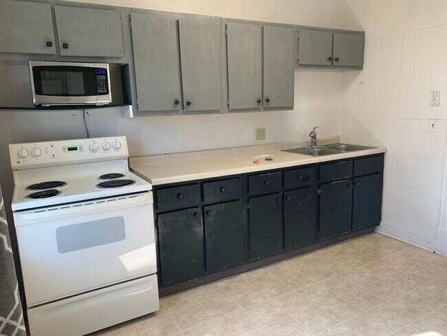 211 Pershing Ave N photo'