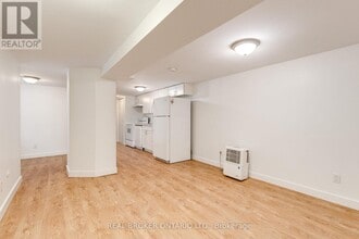 371 Jones Ave in Toronto, ON - Building Photo - Building Photo