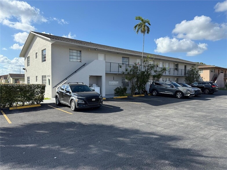 10745 SW 3rd St, Unit 3 in Miami, FL - Building Photo