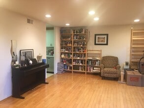 122 Surrey Ln in San Rafael, CA - Building Photo - Building Photo