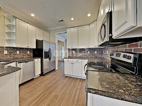 830 Tully Rd in Knoxville, TN - Building Photo - Building Photo