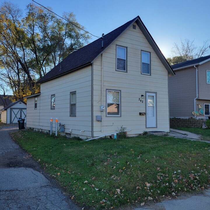 242 9th Ave N in Waite Park, MN - Building Photo