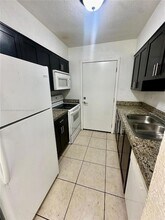 8475 SW 94th St, Unit 315E in Miami, FL - Building Photo - Building Photo