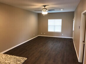 615 Pecan Ct, Unit 615 in Paris, TX - Foto de edificio - Building Photo