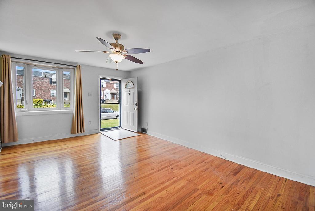672 Rively Ave in Glenolden, PA - Building Photo