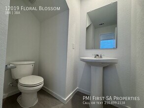 12019 Floral Blossom in Converse, TX - Building Photo - Building Photo