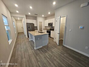 8109 Cheryl Ann Ln in Jacksonville, FL - Building Photo - Building Photo