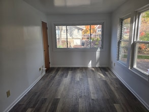 1384 Pondview Ave in Akron, OH - Building Photo - Building Photo