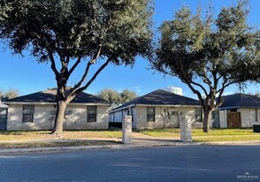 10 Robin Ave in McAllen, TX - Building Photo