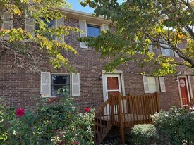 2039 Heritage Pl in Johnson City, TN - Building Photo