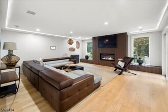 827 Alden Rd in Paramus, NJ - Building Photo - Building Photo