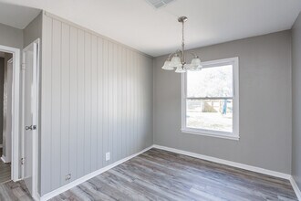 1025 Whitaker Dr in Corpus Christi, TX - Building Photo - Building Photo