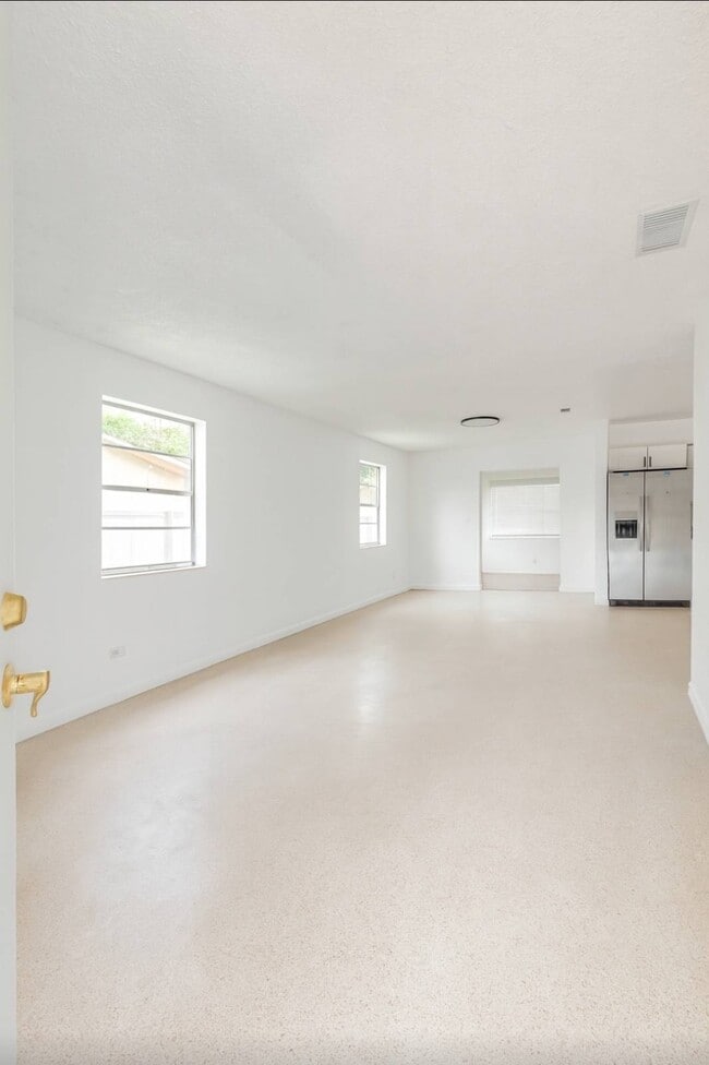 property at 141 W 31st St